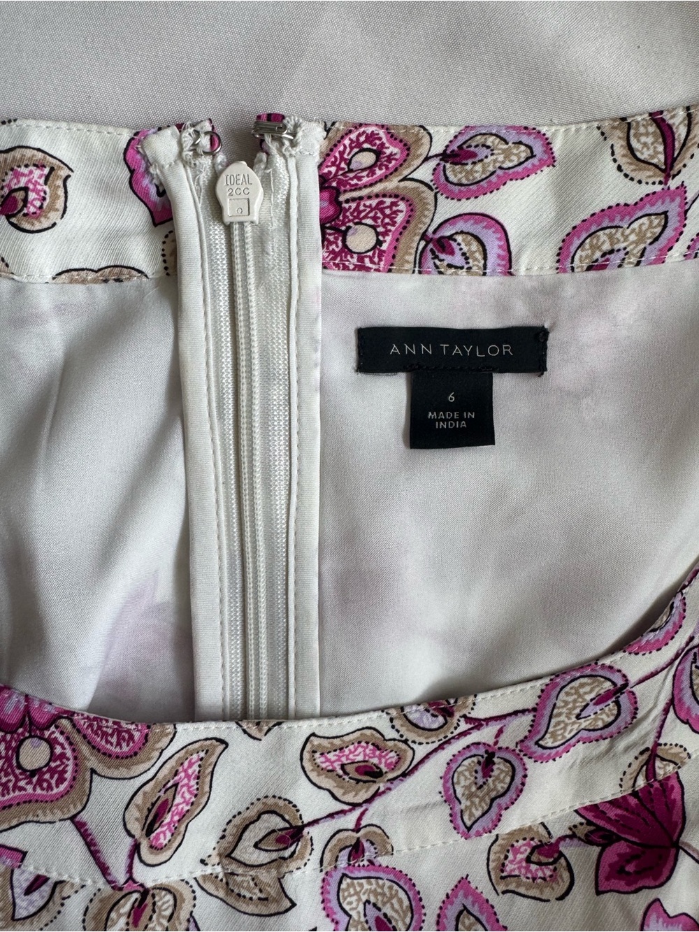 Like New Ann Taylor Floral Flowy Pink Maxi Dress Size 6 - Picture 5 of 6